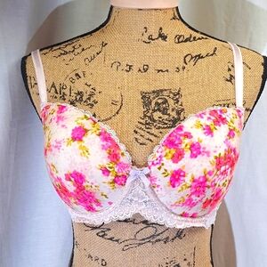 Victoria's Secret Pink and White Lace Trim Bra